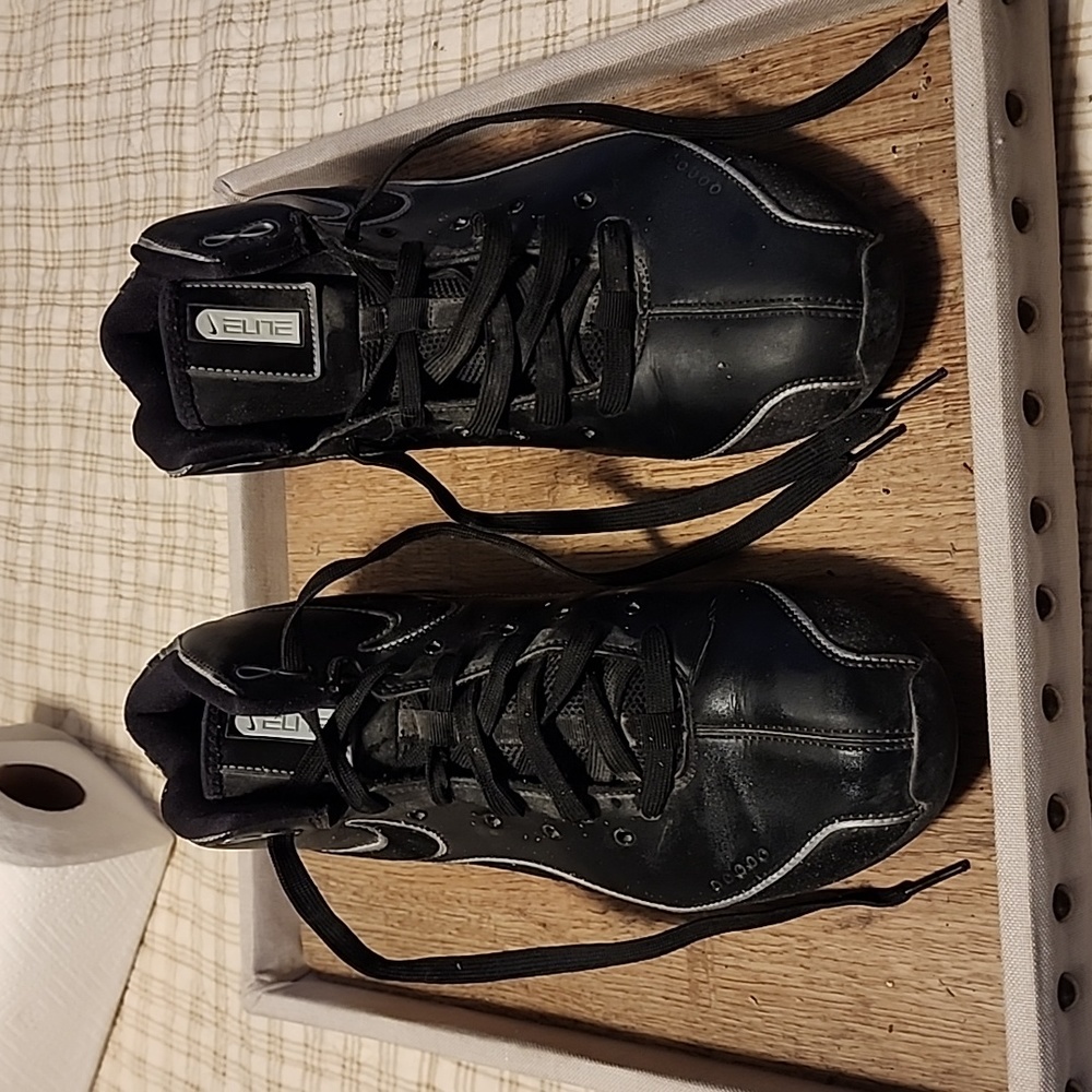 Nike Men's Elite Flight Basketball Shoes. Size 10.5 Gem